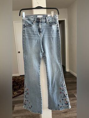 Jessica Simpson Women’s Daisy Fitted Flared Jeans In Light Wash.